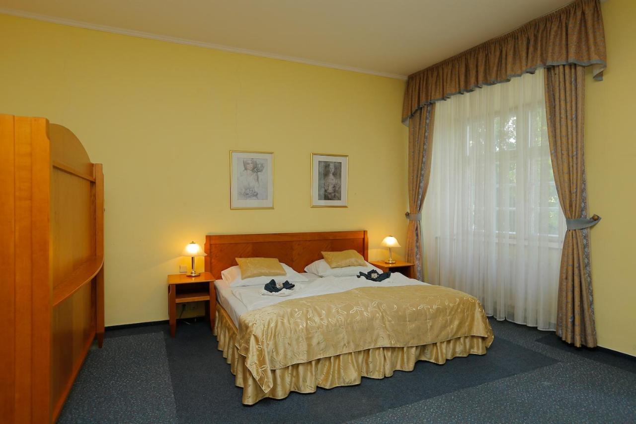 Hotel Magnolia Roudnice nad Labem Exterior foto