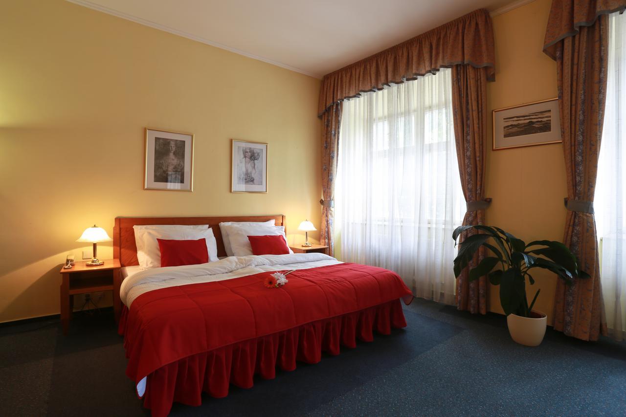 Hotel Magnolia Roudnice nad Labem Exterior foto